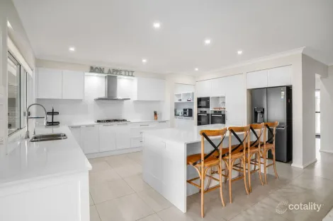 Property photo of 32 Challoner Rise Renwick NSW 2575