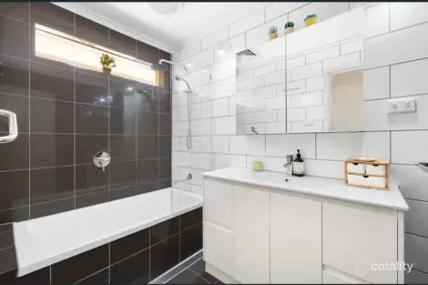 Property photo of 75 Brunning Crescent Frankston North VIC 3200