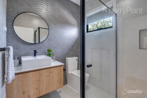 Property photo of 3/4 Mattea Court Reservoir VIC 3073