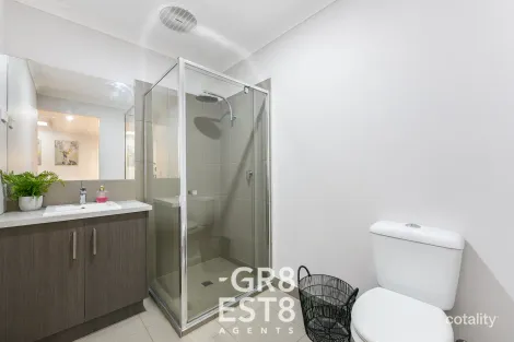 Property photo of 26 Aquatic Drive Cranbourne West VIC 3977