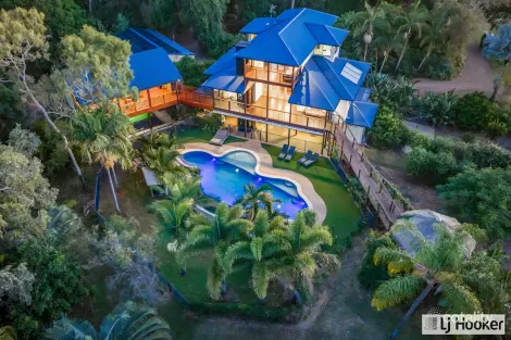 Property photo of 32 Heron Close Moore Park Beach QLD 4670