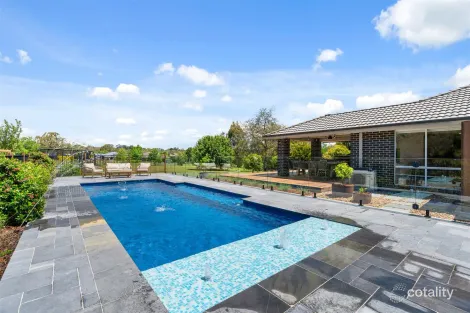 Property photo of 51 Farnborough Drive Moss Vale NSW 2577