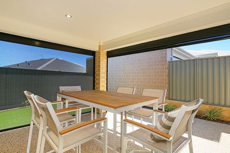Property photo of 6 Carbeen View Piara Waters WA 6112