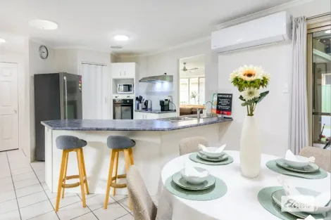 Property photo of 16 Albert Place Sandstone Point QLD 4511