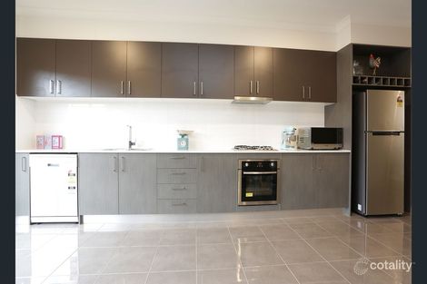 Property photo of 71 Clarendon Avenue Craigieburn VIC 3064