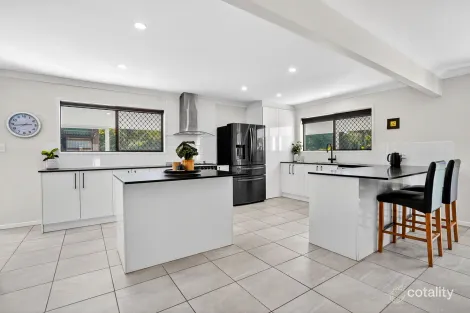 Property photo of 752 Beachmere Road Beachmere QLD 4510