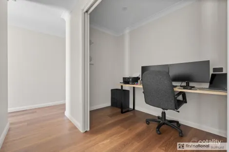 Property photo of 2 Hoynes Circuit Blayney NSW 2799