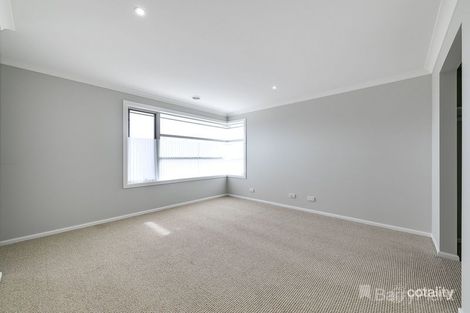 Property photo of 1 Perseus Walk Officer VIC 3809