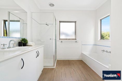 Property photo of 1/12 Pinewood Drive Mount Waverley VIC 3149