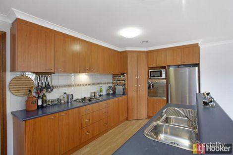 Property photo of 10 Stonehaven Circuit Queanbeyan East NSW 2620