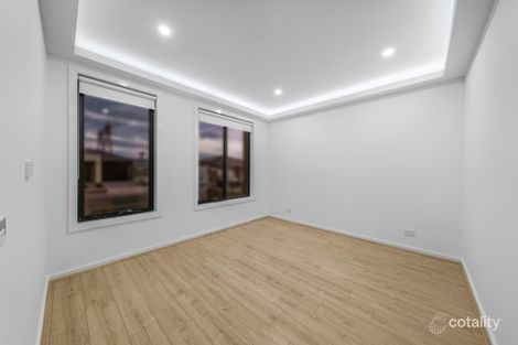 Property photo of 33 Paskas Drive Fraser Rise VIC 3336