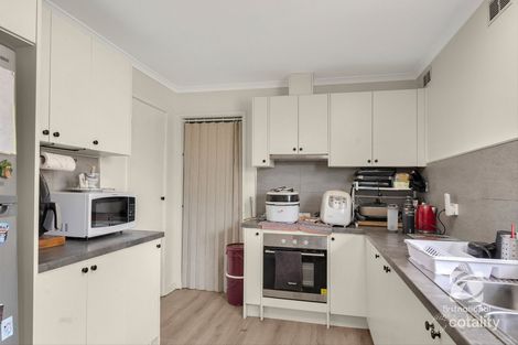 Property photo of 2 Dalton Drive Melton South VIC 3338