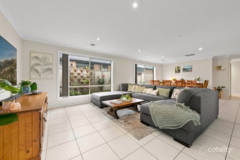 Property photo of 37 Edenbrook Circuit Pakenham VIC 3810