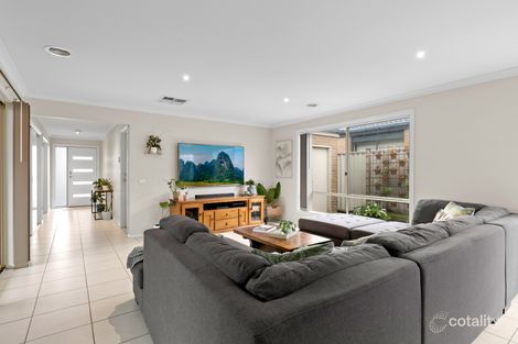 Property photo of 37 Edenbrook Circuit Pakenham VIC 3810