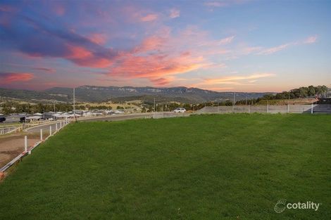 19 Mcnevin Cl, Calderwood, NSW 2527