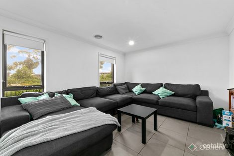 Property photo of 7 Carroll Walk Pakenham VIC 3810