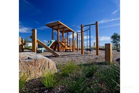 Property photo of 10 Halycon Bend Beveridge VIC 3753