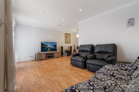 Property photo of 9 Quinn Place Prairiewood NSW 2176