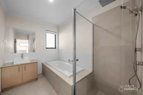 Property photo of 53 Clementine Boulevard Tarneit VIC 3029