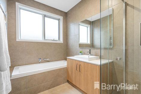 Property photo of 32 Cabane Circuit Mount Duneed VIC 3217