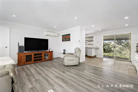 Property photo of 11 Squadron Crescent Rutherford NSW 2320