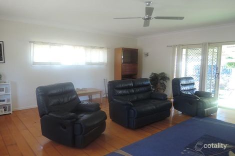 877 Beachmere Rd, Beachmere, QLD 4510