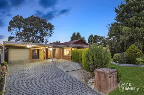 Property photo of 2 Merton Court Endeavour Hills VIC 3802