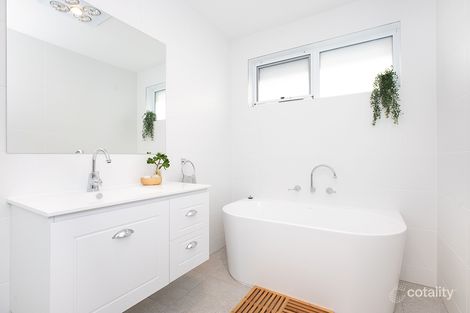 Property photo of 18 Pinnacle Chase Beveridge VIC 3753