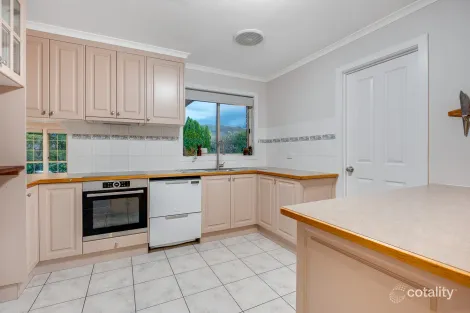 Property photo of 32 Falcon Circuit West Wodonga VIC 3690