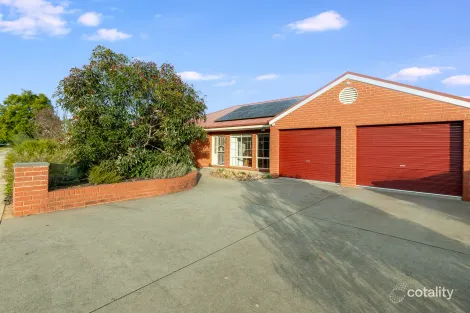 Property photo of 32 Falcon Circuit West Wodonga VIC 3690
