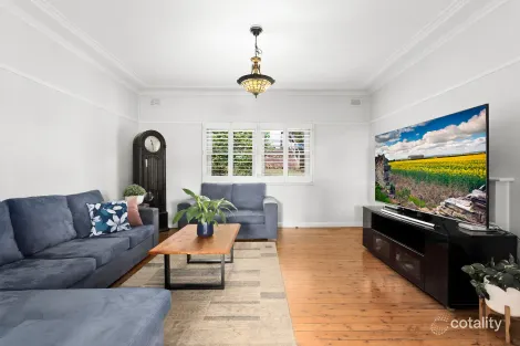 Property photo of 11 Iris Avenue Coniston NSW 2500