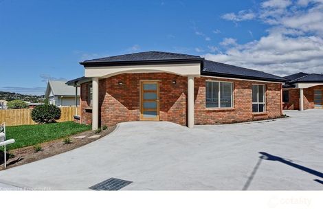 2/40 Wellington Rd, Lindisfarne, TAS 7015