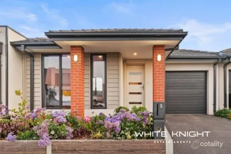 Property photo of 5 Anand Way Deanside VIC 3336