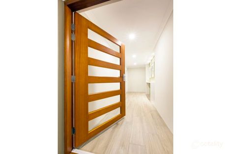 Property photo of 2 Solitaire Road Treeby WA 6164