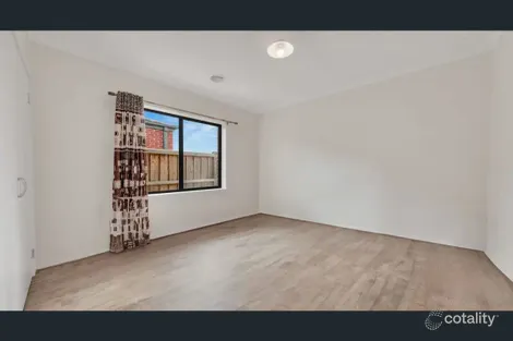 Property photo of 33 Vautier Avenue Mickleham VIC 3064