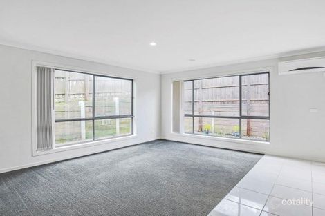 Property photo of 32/11 Hawk Avenue Pakenham VIC 3810