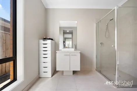 Property photo of 28 Chancery Road Werribee VIC 3030