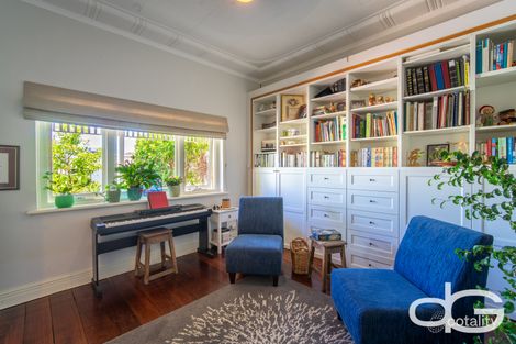 Property photo of 180 Hampton Road Beaconsfield WA 6162