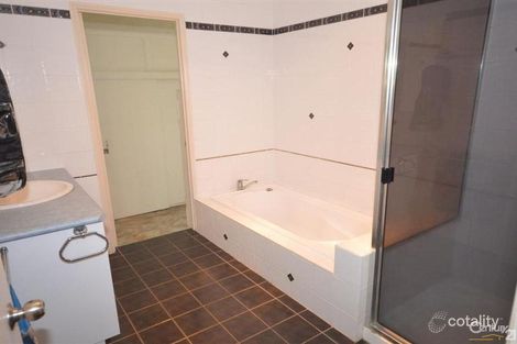 Property photo of 17 Dunn Road Avenell Heights QLD 4670