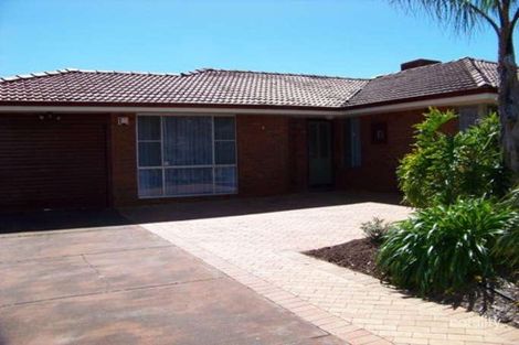Property photo of 4 Moonstone Place Gosnells WA 6110