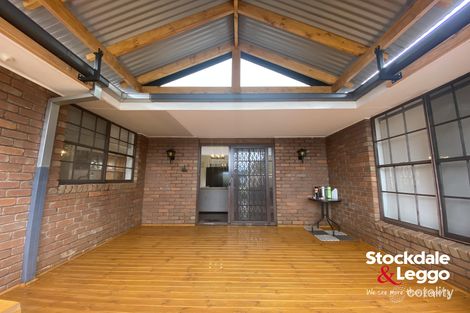 Property photo of 33 Rudstone Bend Greenvale VIC 3059