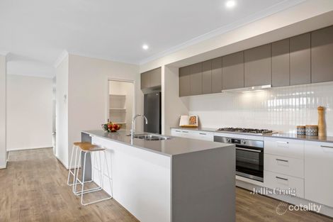 Property photo of 8 Acacia Court McKenzie Hill VIC 3451