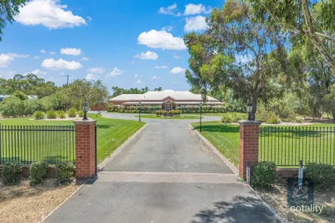 61 Schoeffel Dr, Echuca, VIC 3564