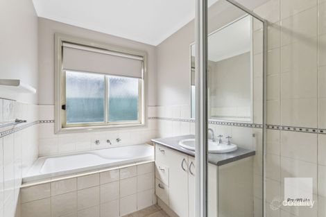 Property photo of 29 Kyneton Circuit Caroline Springs VIC 3023