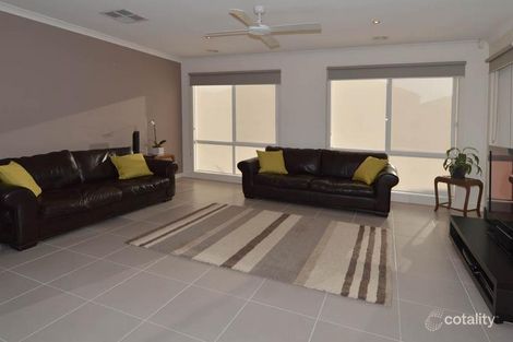 Property photo of 5 Emmetts Mews Deer Park VIC 3023