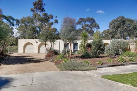 Property photo of 17 Fadden Grove Sunbury VIC 3429
