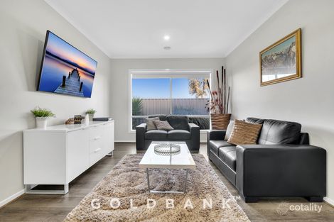 Property photo of 21 Stark Circuit Cranbourne East VIC 3977