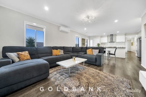 Property photo of 21 Stark Circuit Cranbourne East VIC 3977