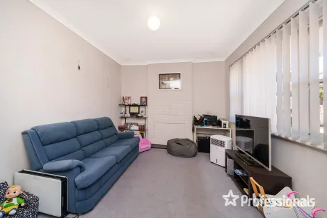 Property photo of 5 Halland Way Westminster WA 6061