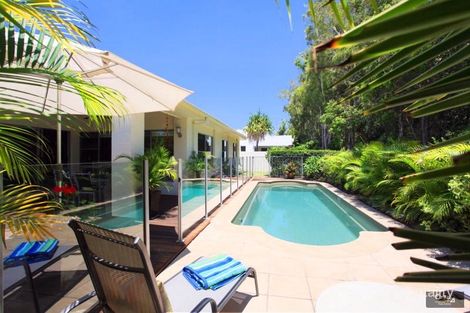 2 Veerings Cres, Twin Waters, QLD 4564